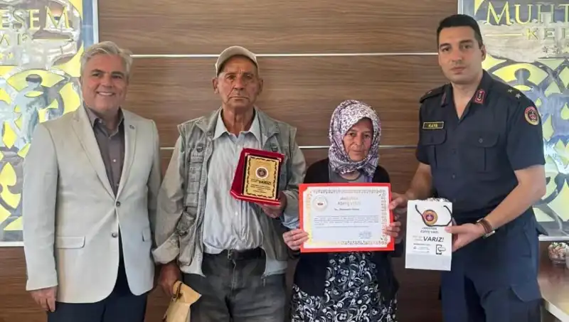 Tek Evlerini Jandarmaya Bağışlayan Aile, Yürekleri Isıttı