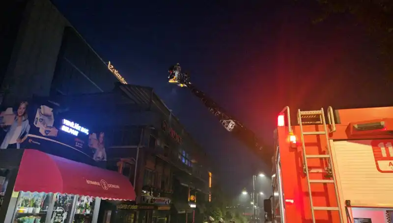 Beşiktaş'ta 3 Katlı Restoranda Korkutan Yangın: Olayın Ayrıntıları