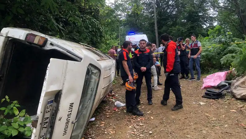 Rize'de Yıkıcı Minibüs Kazası: İki Hayat Kaybı ve Üç Yaralı