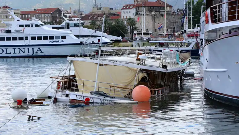 Hırvatistan’da Dev Feribot Faciası: Şiddetli Yağış ve Fırtına Gemi Battırdı