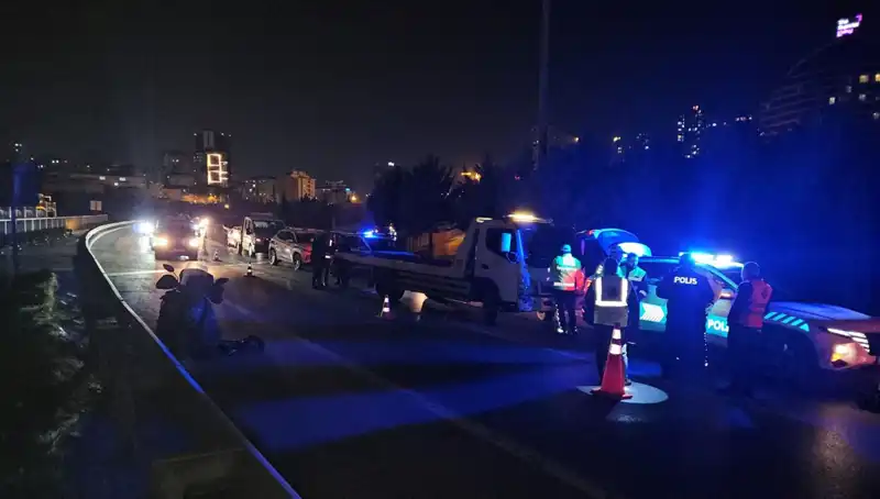 Tem Otoyolu'nda Şoke Eden Kaza: Yatan Kişi Metrelerce Sürüklendi!