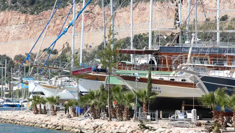 Kaş'ta Gezi Tekneleri Açılışa Gün Sayıyor: Yaz Sezonu Öncesi Hazırlıklar Tüm Hızıyla Devam Ediyor