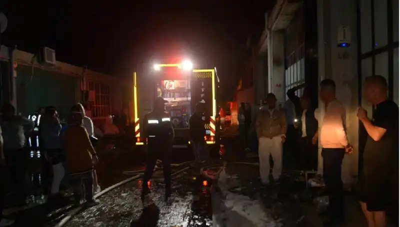 Gözlük Fabrikasında Çıkan Yangın, Ekipler Tarafından Kontrol Altına Alındı