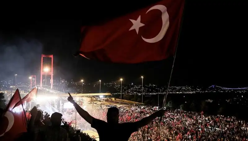 15 Temmuz'un Anısına Özel: "En Uzun Gece" Tiyatro Oyunu Külliye'de Sahnelenecek
