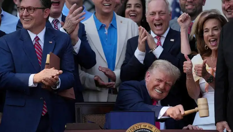Trump’tan Kritik Adım: "Büyük, Güzel Yasa Tasarısı" Resmi Olarak İmzalandı