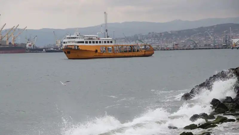 Tekirdağ'da Poyraz, Deniz Ulaşımını Felç Etti: Yolcular Tedirgin