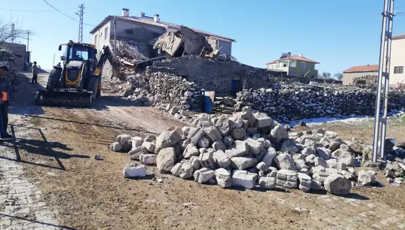 Kayseri'de Korkunç Olay: Ahır Çöktü, 35 Hayvan Telef Oldu