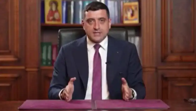 Romanya'da Seçimlerin İlk Turunda Aşırı Sağcı Aday Şaşırtan Bir Başarı Elde Etti