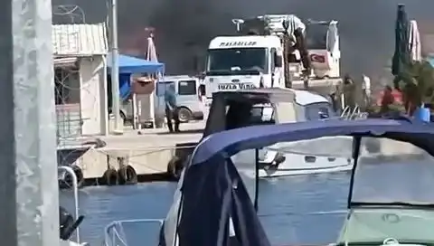 Tuzla Balıkçı Barınağında Patlayan Lastikler Yangın Çıkardı