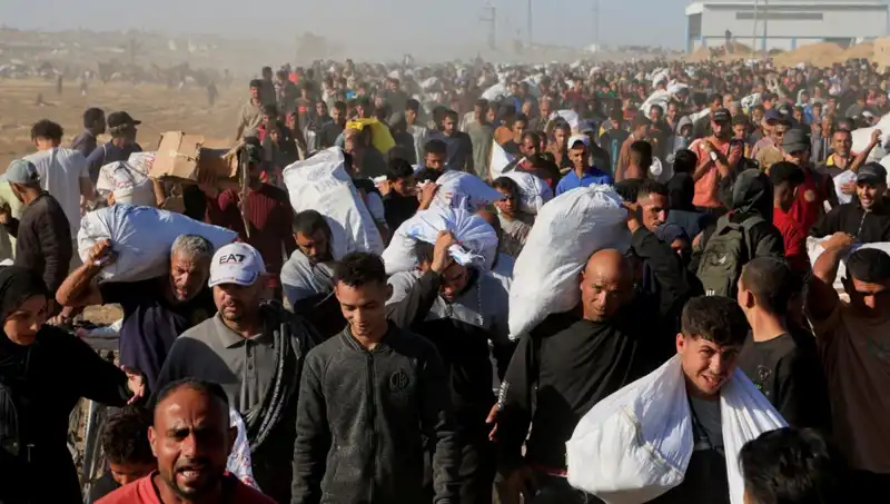 İsrail Ordusu, Han Yunus'a Kuşatma İçin 15 Kilometrelik Koridor Açıkladı