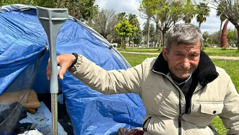 Kaza Sonrası Hayatı Değişen Genç: Parkta Çadırda Yaşamak Zorunda Kaldı