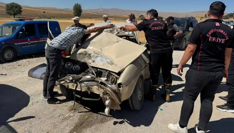 Kahramanmaraş'ta Korkunç Çarpışma: Kamyonet ile Otomobil Bir Araya Geldi