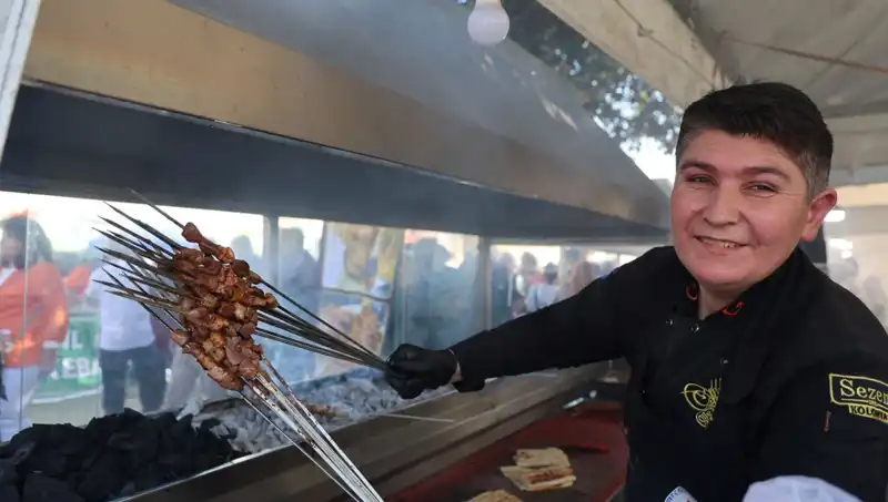 Kozan Karnavalı'nda Ciğer Ziyafeti: Yarım Ton Lezzet Tüketildi