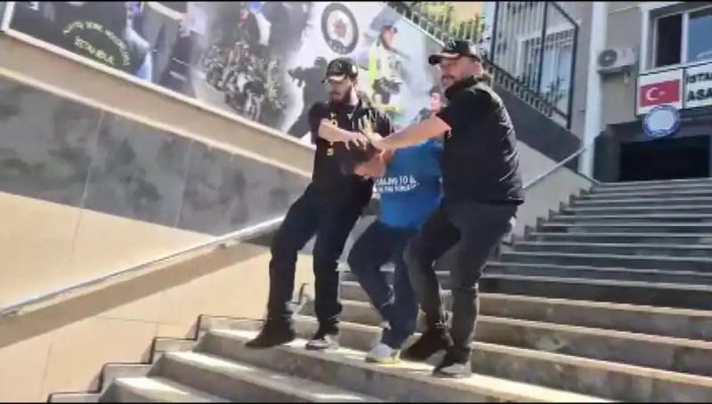 Ümraniye'de 600 Bin Liralık Gasp Olayı: Polisi Peşine Takılan Suçlular!