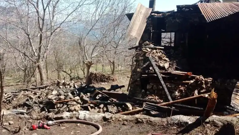 Karaman'da Müstakil Evde Çıkan Yangın: Bir Kişi Hayatını Kaybetti, Bir Kişi Yaralı