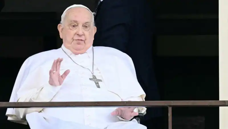Papa Francis’in Sağlık Durumu: Hastaneden İlk Görüntüleriyle Mesajı