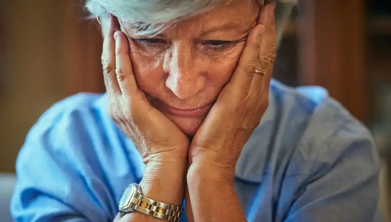 40’lı Yaşlarında Alzheimer Tanısı: Stresin Erken Belirtiler Üzerindeki Etkisi