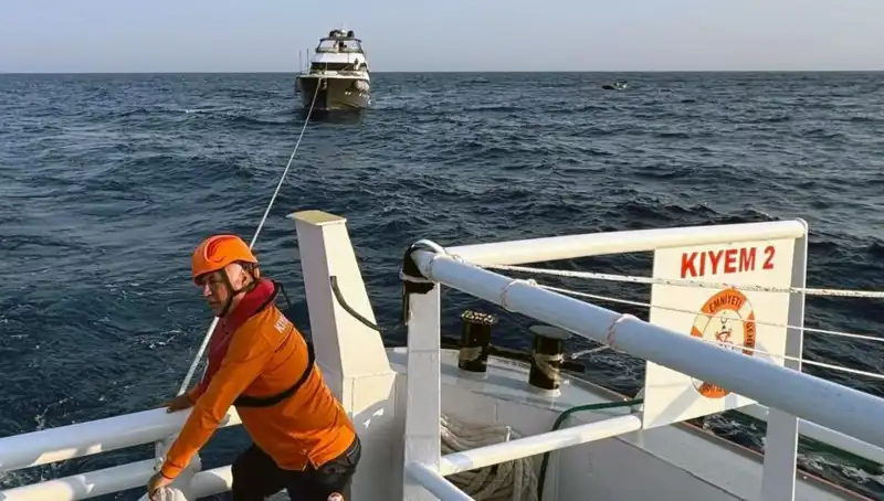 Marmaris Açıklarında Sürüklenen Tekne Kurtarıldı: Detaylar Ortaya Çıktı