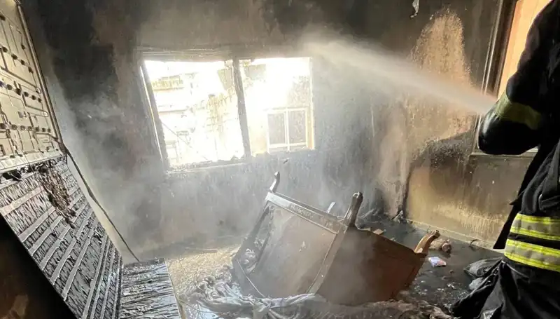 Mersin'de Korkutan Yangın: Apartman Dairesinde İki Kişi Hastaneye Kaldırıldı