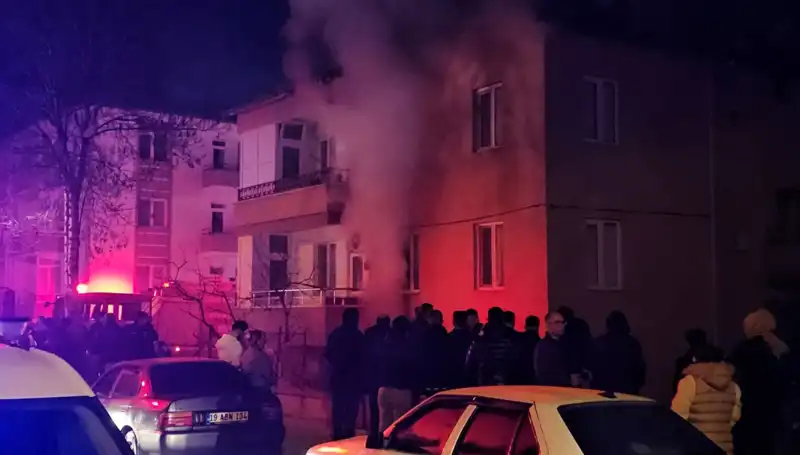 Çorum'da Apartman Bodrumunda Yangın: 10 Kişi Dumandan Etkilendi!