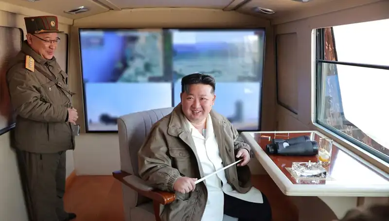 Kim Jong Un’un Test Ettiği Uçaksavar Füzesi, Yeni Askeri Gücü Sergiliyor